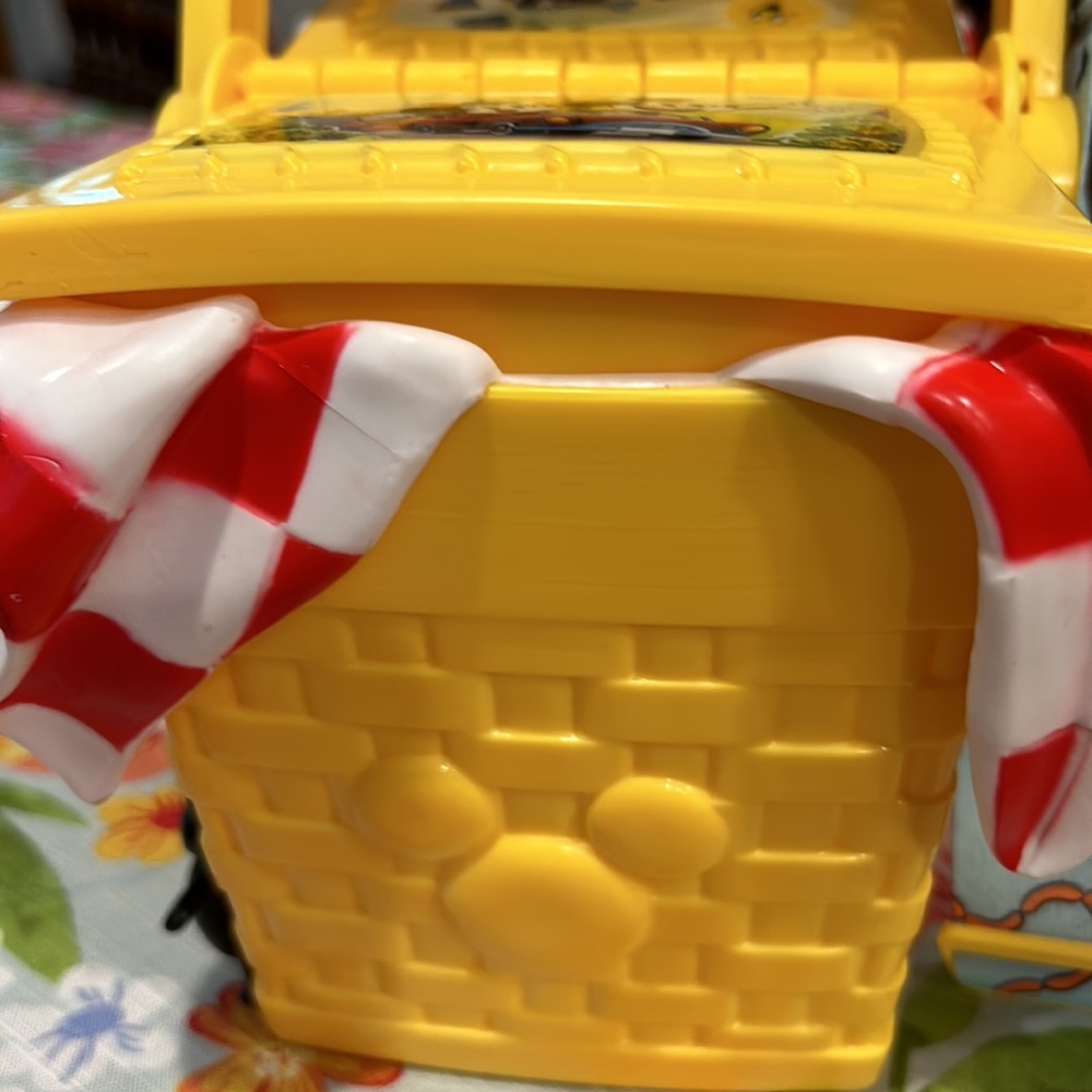 Disney’s runaway railroad, Mickey picnic basket popcorn bucket - Picture 6 of 9